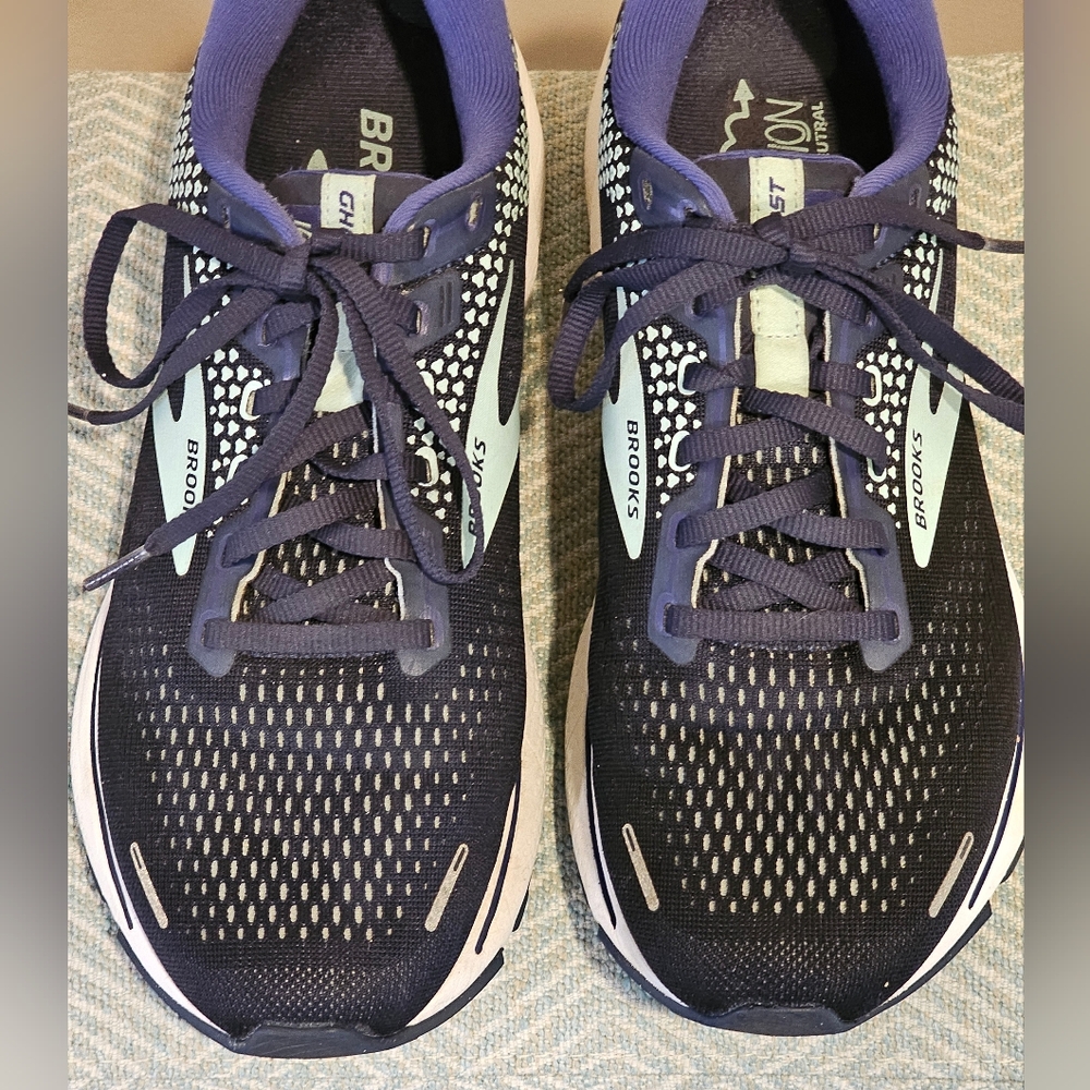 BROOKS WOMEN'S GHOST 14 ATHLETIC SHOES - PEACOAT/YUCCA/NAVY, Size 11 - Picture 4 of 15